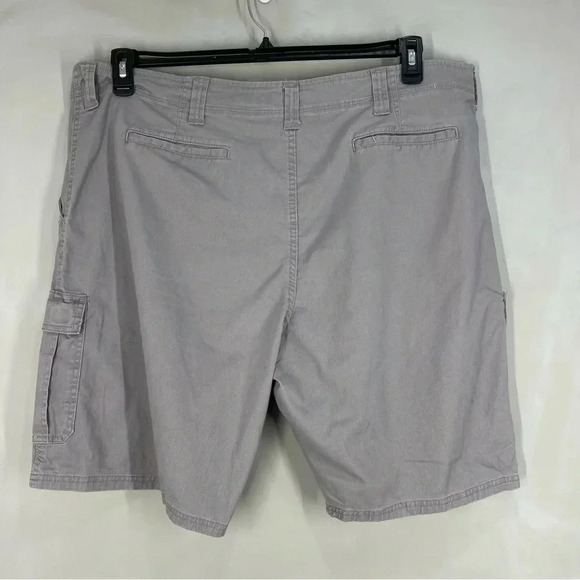 Wrangler Relax Fit Cargo Grey Shorts Men size 42 - Picture 3 of 10